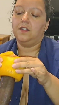 Wildenglishbbw dà un bbc nata4sex sega con grapefruit