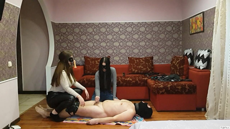 KRNStudio: FFM session #33 a slave for the students Face sitting and...