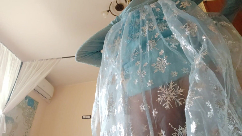 savannahamatoriale: Elsa, not frozen at all