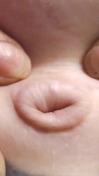 Close no umbigo profundo