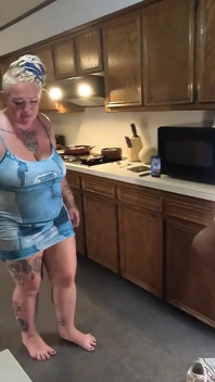 Ciocia Livie spotkała chłopców z teal Frat House