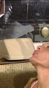 Wij pissen vier rond de weddenschap in de open mond en kut en neuken.