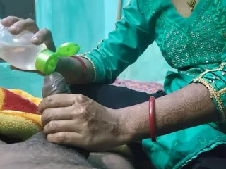 Hindisexvideo: Indian Desi Housewife Aunty Fucked by Young Amateur Stepson in...
