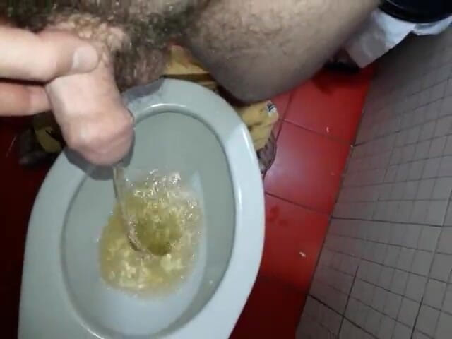 KinkyPigDad: Zpocený penis, smradlavý, sýr, močící