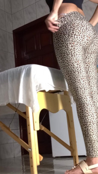 Küçük kör kız anal muayene sırasında geldi.