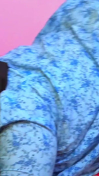Mătușă musulmană egipteană fierbinte Ca o fată virgină de 18 ani cu fund uriaș și pizdă largă futută de un străin când uncale a fost camera alăturată