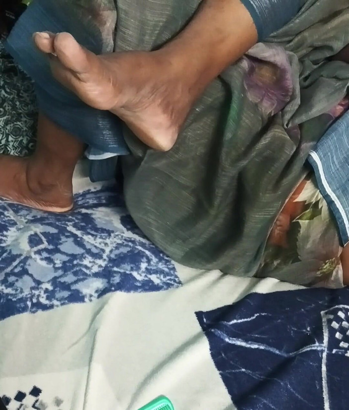 Pig pussy: Makcik Tamil Nattukattai di atas katil