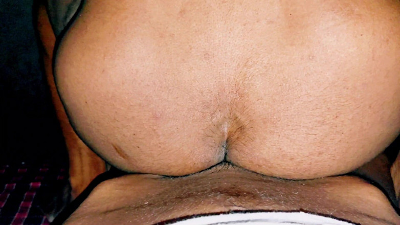 Damniraj: I giovani uomini desi fanno sesso in stanze chiuse senza...