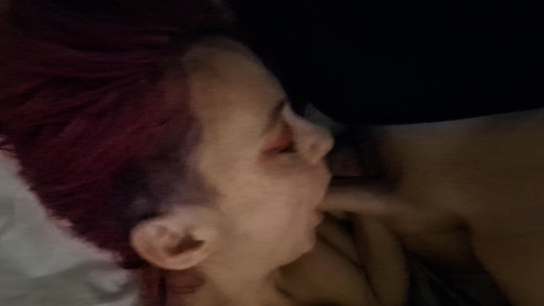 Kern Ostrova: Kız arkadaşım amıyla oynarken döl yutuyor