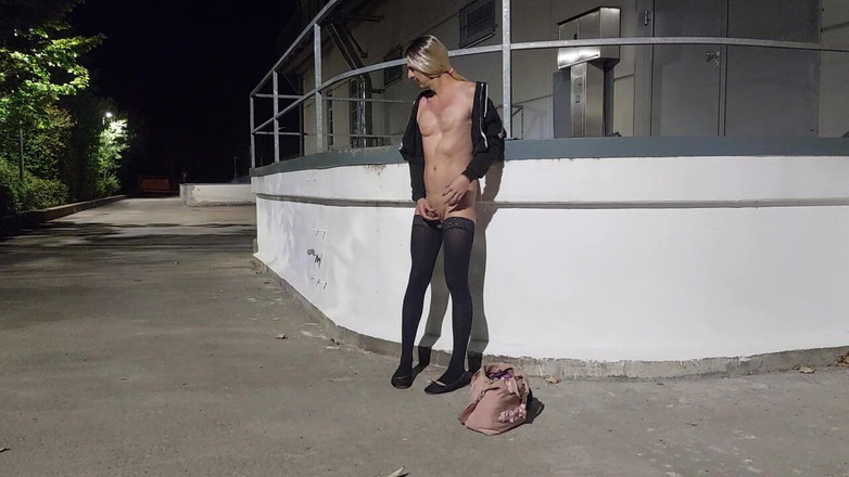 sweetfeet29: 屋外バイブレーターでムラムラしている