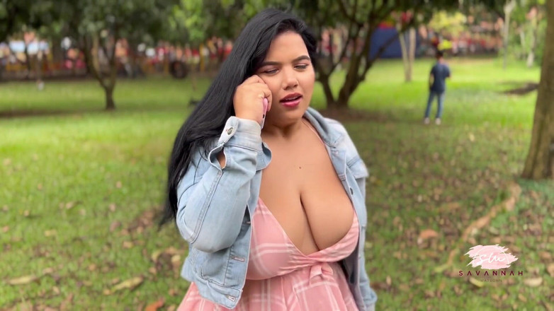 Savannah Watson: 一对小丑情侣在公园的第一次约会中发生性关系