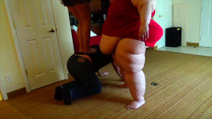 Full Weight Productions: La regina Nora e Rainbow giocano ai giochi di peso