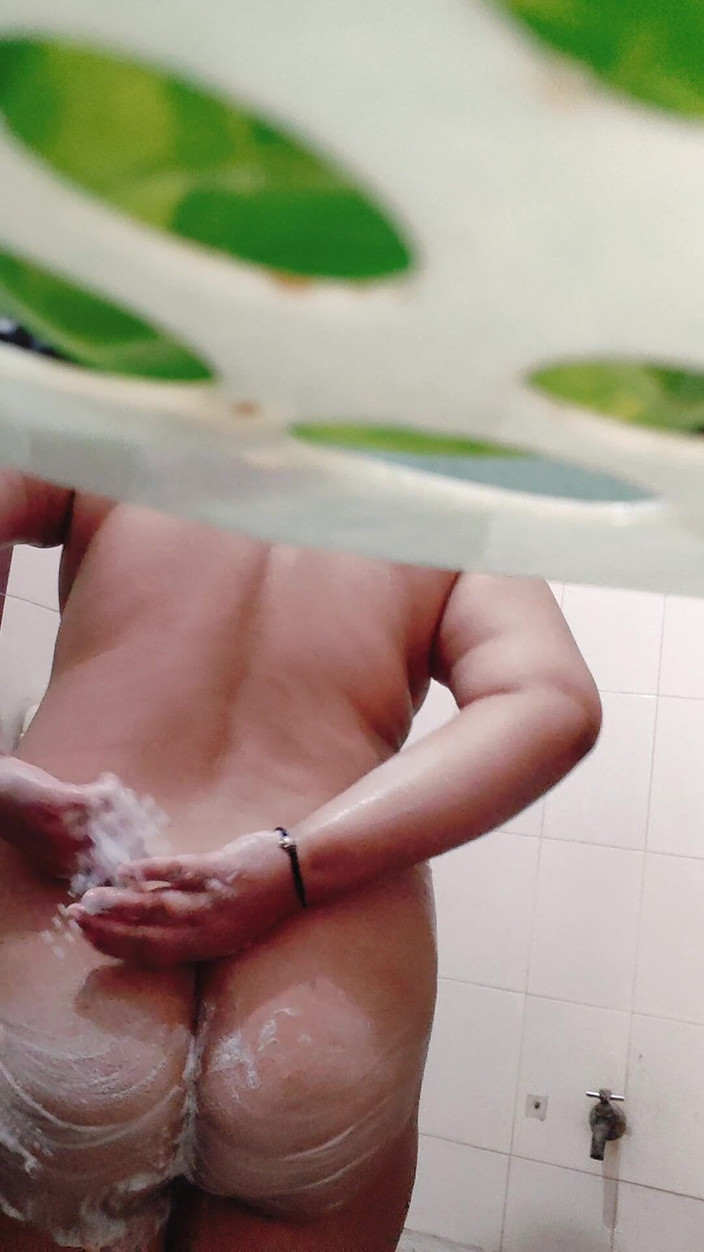 Erotic Genie: Sesi kamar mandi