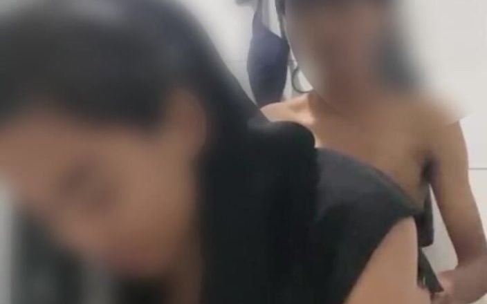 VelvetClick11: Cô giáo làm tình với học sinh trong phòng tắm