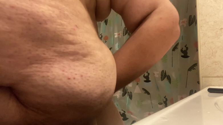 Chubbytits16: Sání bradavek