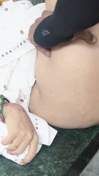 Cuplu indian sexy se bucură în bucătărie desi cuplu care face sex în bucătărie