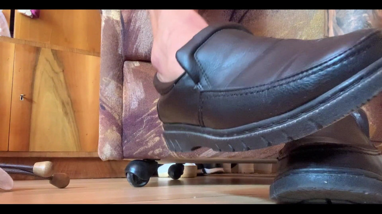 Jasons feet: 땀에 젖은 발을 원하시면 양말을 신지 않습니다.