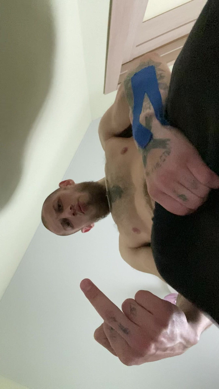 Hunky time: Pappa visar fet kuk