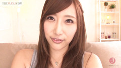 Asian happy ending: Sexy asijská kočka si svléká oblečení a ukazuje svou chlupatou...