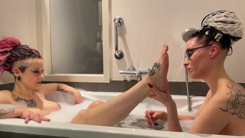 EdgesOfReality: Paní a její otrokyně