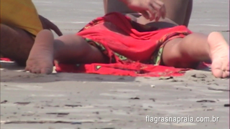 Amateurs videos: Pria cuckold meninggalkan pacarnya berjemur telanjang di pantai