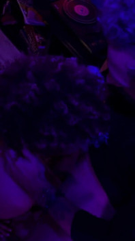 Brunette Latina Mendapat Striptease Dan Blowjob Yang Lazat Untuk Menggoda Cuckold Lelaki Tua