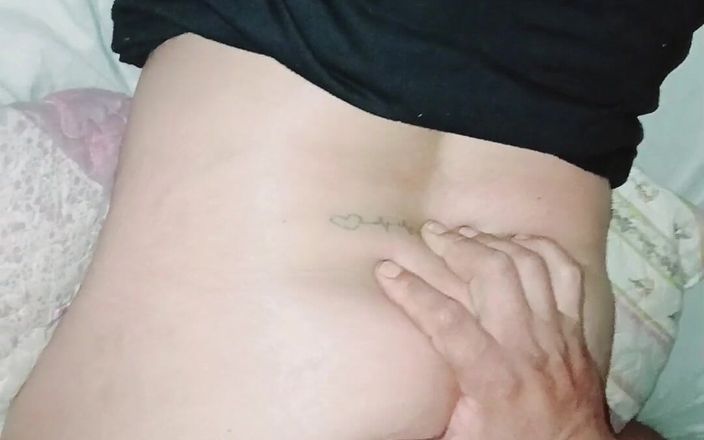 Naree hot: Bana yarak veriyor ve amcığımın içine boşalıyor