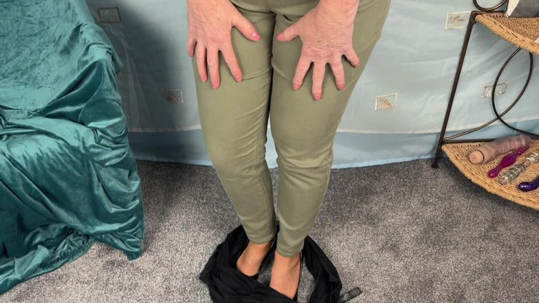 Mr MF: Mrs Mature Feet Strips From Everyday Clothing 416