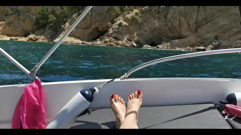 Goddess Lena: Les pieds sur le bateau, partie 1