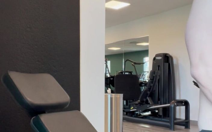 barenakedboy: Mastarbating en el gimnasio