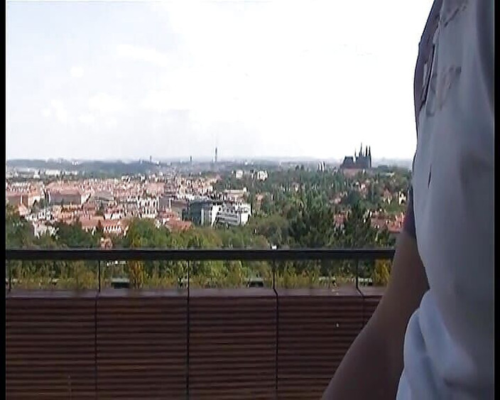 Deutsche Camgirls: 热辣的德国荡妇让她的男人射在她的肚子上