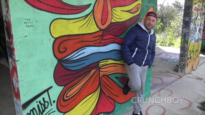 THE BIG BULGE STUDIO: 2467 muscl eboy zonder condoom buitenshuis in Cruiing Garden