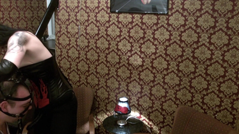 Domina Lady Vampira - SM Studio Femdom Empire: Strap on fuck by the mistress with the leathergloves