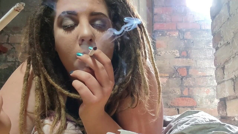 Goddess Kinx: 在一小时内抽一包马尔布罗红