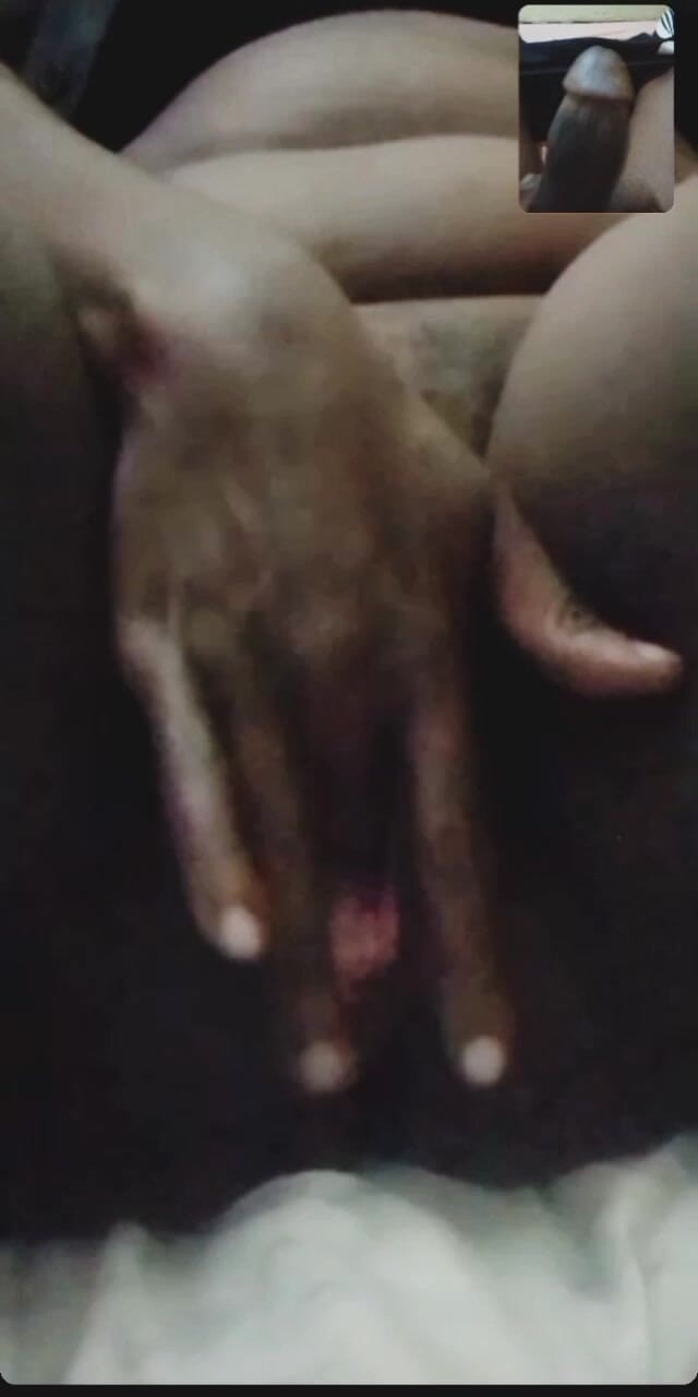 Me and my new slut: Tante girang kulit hitam lagi asik orgasme di panggilan video