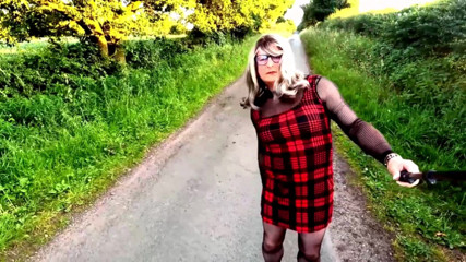 Kellycd2022: Nghiệp dư crossdresser kellycd2022 lái xe buổi tối