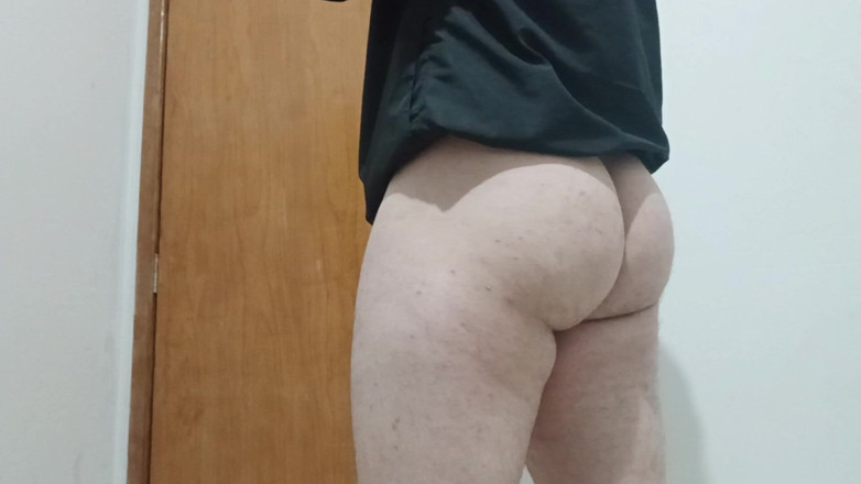 amateurbrazilian: Curul mare din Brazilia - Femboy Loiro Só De Shortinho Rebolando