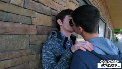 Southern Strokes: Güneyli zayıflık anını okşuyor