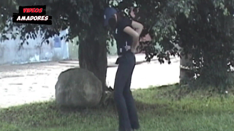 Amateurs videos: 撒尿和吸烟香烟
