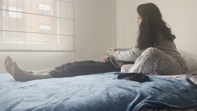 scarlettandc: Brincando Com as Cordas Para Nos Dominar