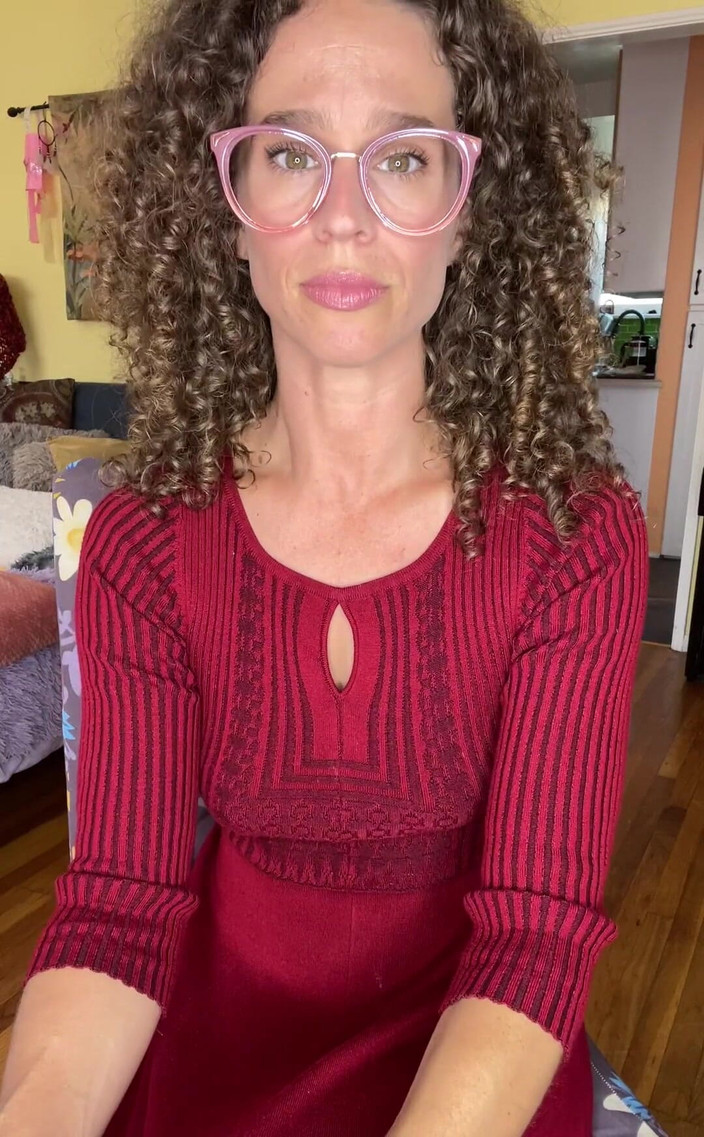 VibeWithMommy: 사탕이 돌아왔고 그녀는 너무 장난 꾸러기입니다!! 그녀는 치료사를 만나서 그녀가 무슨 일을 끝낸지 추측할 수 밖에 없는 그녀