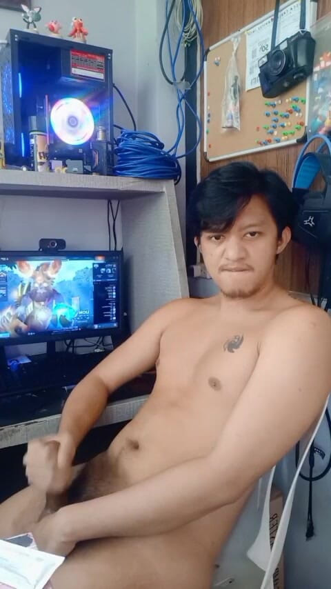 Rent A Gay Productions: Hot Pinoy Boy Taste Himself