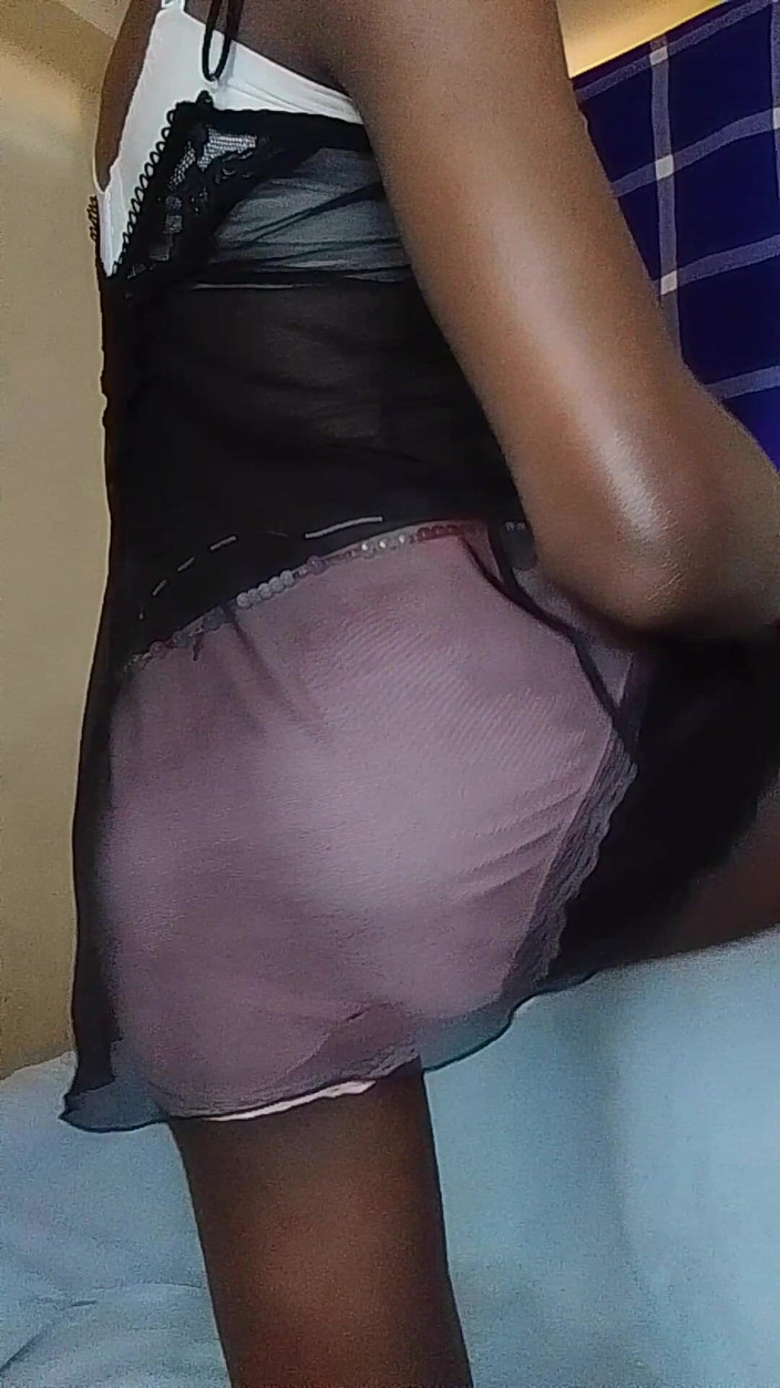 HaitiKing7: Hezká Sissy honí ptáka a chytí ho zadek ve spodním...