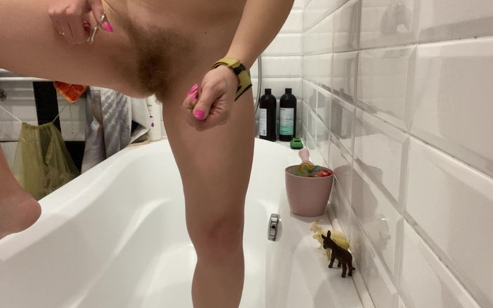 Hairy couple: J’ai taillé ma chatte poilue toute seule à la maison 4K 60 fps