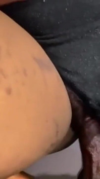 O mireasă frumoasă din Ghanaian adoră sexul sălbatic al soțului ei.