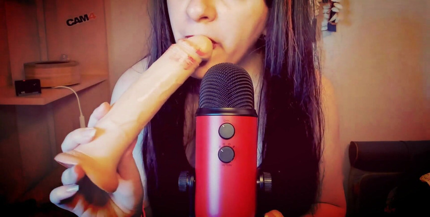 Nicoletta Embassi: Sensual Mouth Sounds for Beautiful Italian MILF