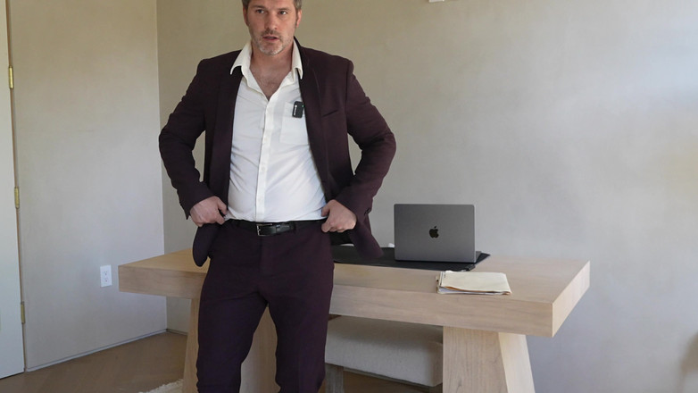 Tomas Skoloudik: ऑफिस बॉस अकेले विशाल वीर्य शॉट के साथ मेरे लंड को मरोड़ते हुए