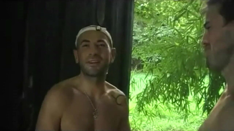 Gaybareback: Homosexual futut pe strada exhib! Incredibil