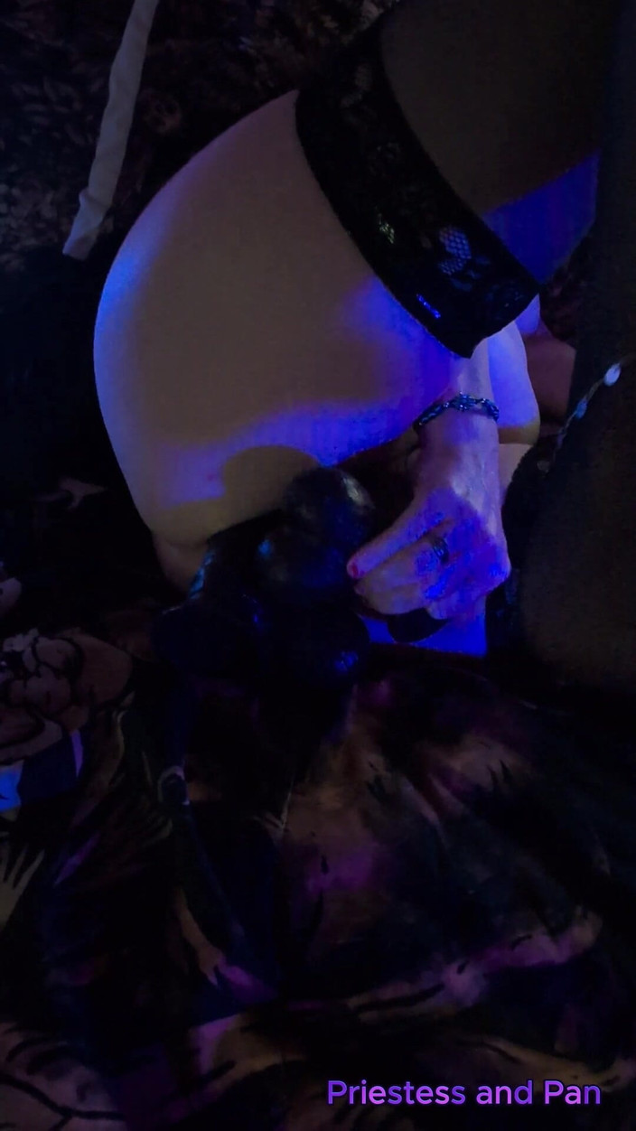 Elaras Pan: Doppelter BBC-dildo-finger Mit Sperma Auf Zehen Am Ende!