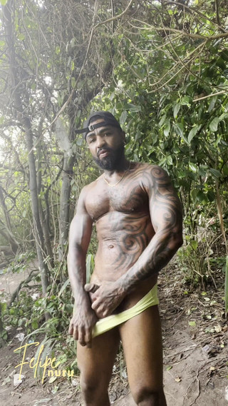 Felipe Nuru: 在小径上玩一个